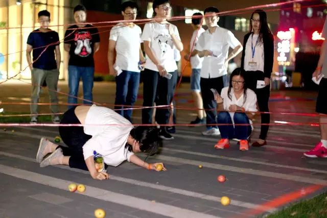 公司舉辦中秋節(jié)外地單身青年歡樂嘉年華活動4.jpg 公司舉辦中秋節(jié)外地單身青年歡樂嘉年華活動4.jpg