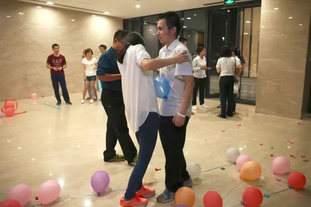 公司舉辦中秋節(jié)外地單身青年歡樂嘉年華活動6.jpg 公司舉辦中秋節(jié)外地單身青年歡樂嘉年華活動6.jpg