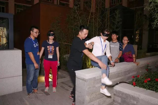 公司舉辦中秋節(jié)外地單身青年歡樂嘉年華活動8.jpg 公司舉辦中秋節(jié)外地單身青年歡樂嘉年華活動8.jpg